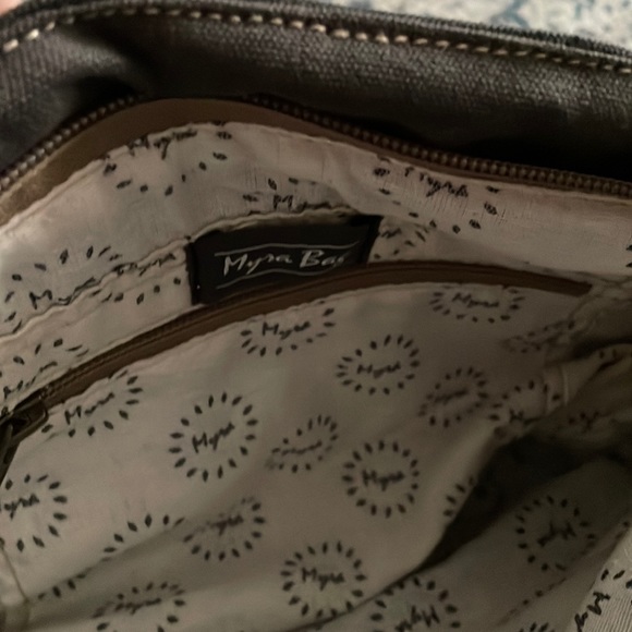 Myra Bag Classic Design crossbody& Shoulder Bag - Picture 3 of 5